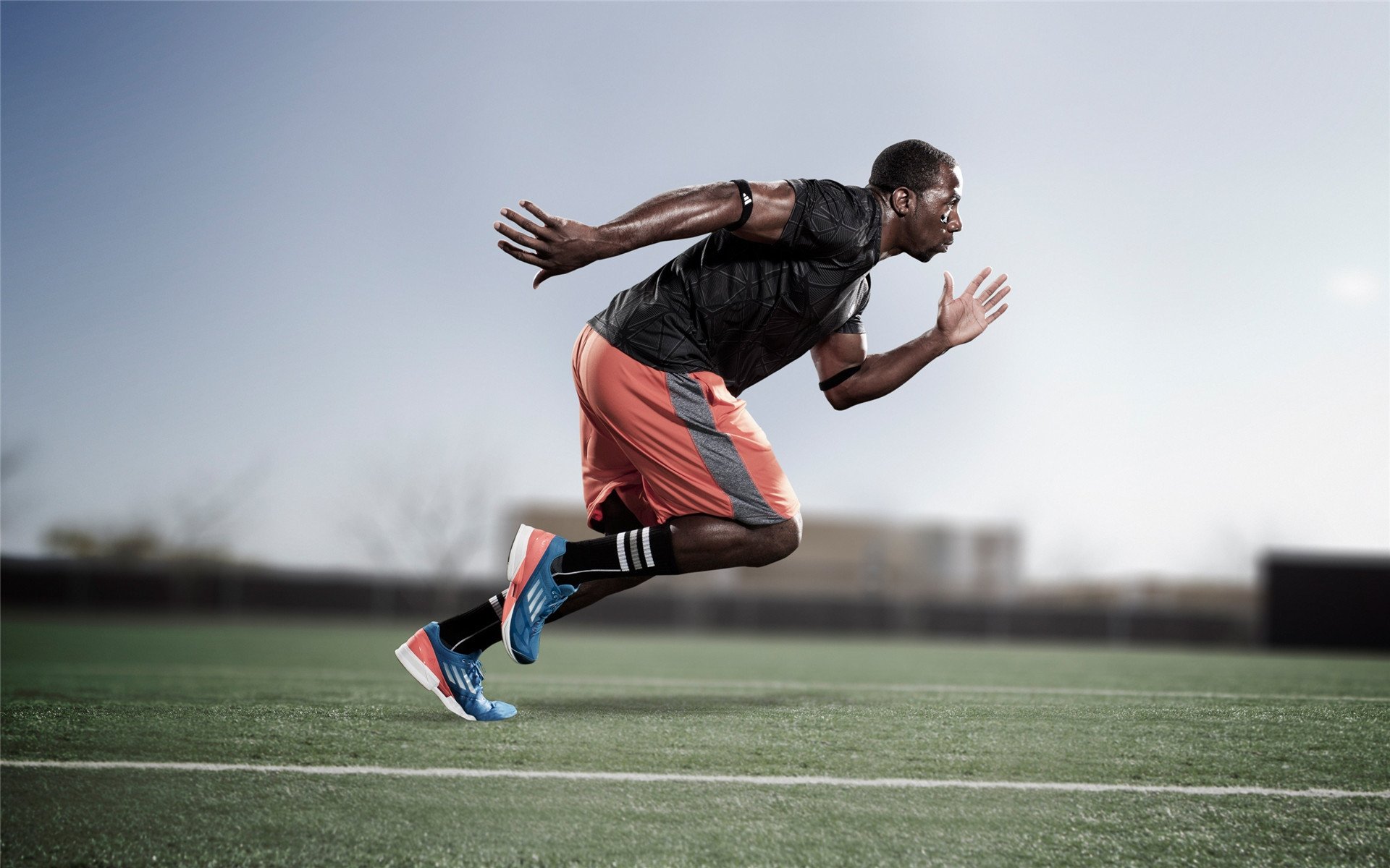 国足高压状态下传球方向选择频率分布，足球高传球怎么踢